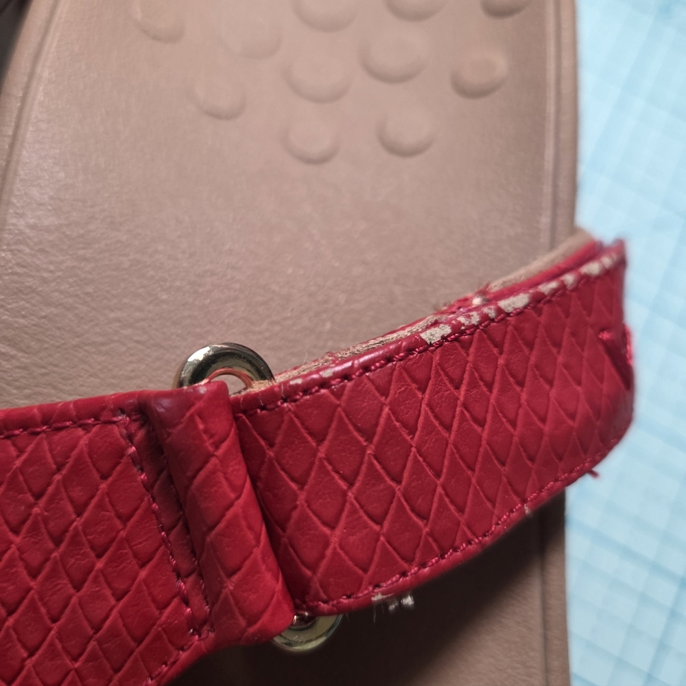 Vionic Size 10 Red Wedge Sandals - Picture 9 of 16